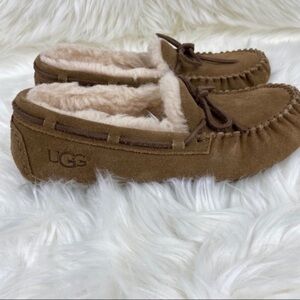 UGG LOAFERS FLATS SLIPON FUR SIZE 5 WOMAN